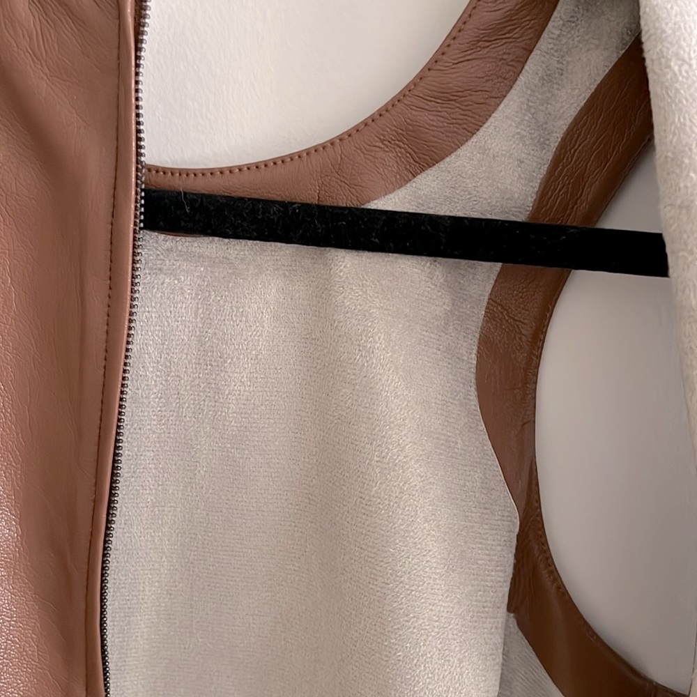 Good American Faux Leather Top - Picture 4 of 6